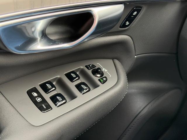 new 2025 Volvo XC90 Plug-In Hybrid car