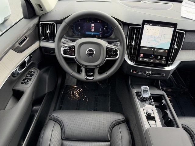 new 2025 Volvo XC90 Plug-In Hybrid car