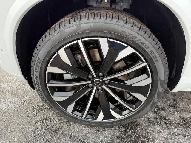 new 2025 Volvo XC90 Plug-In Hybrid car
