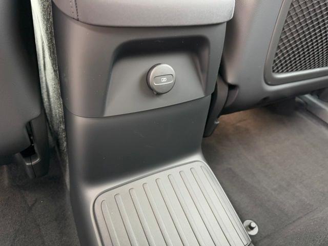 new 2025 Volvo XC90 Plug-In Hybrid car