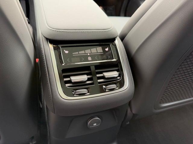 new 2025 Volvo XC90 Plug-In Hybrid car
