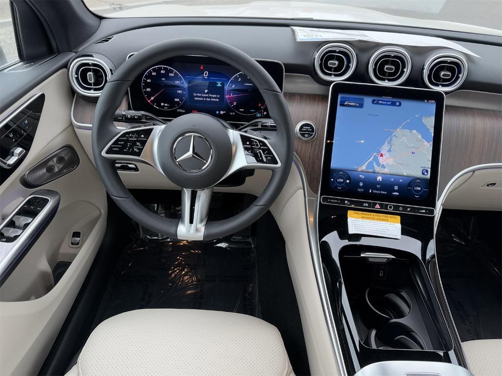 new 2025 Mercedes-Benz GLC 300 car