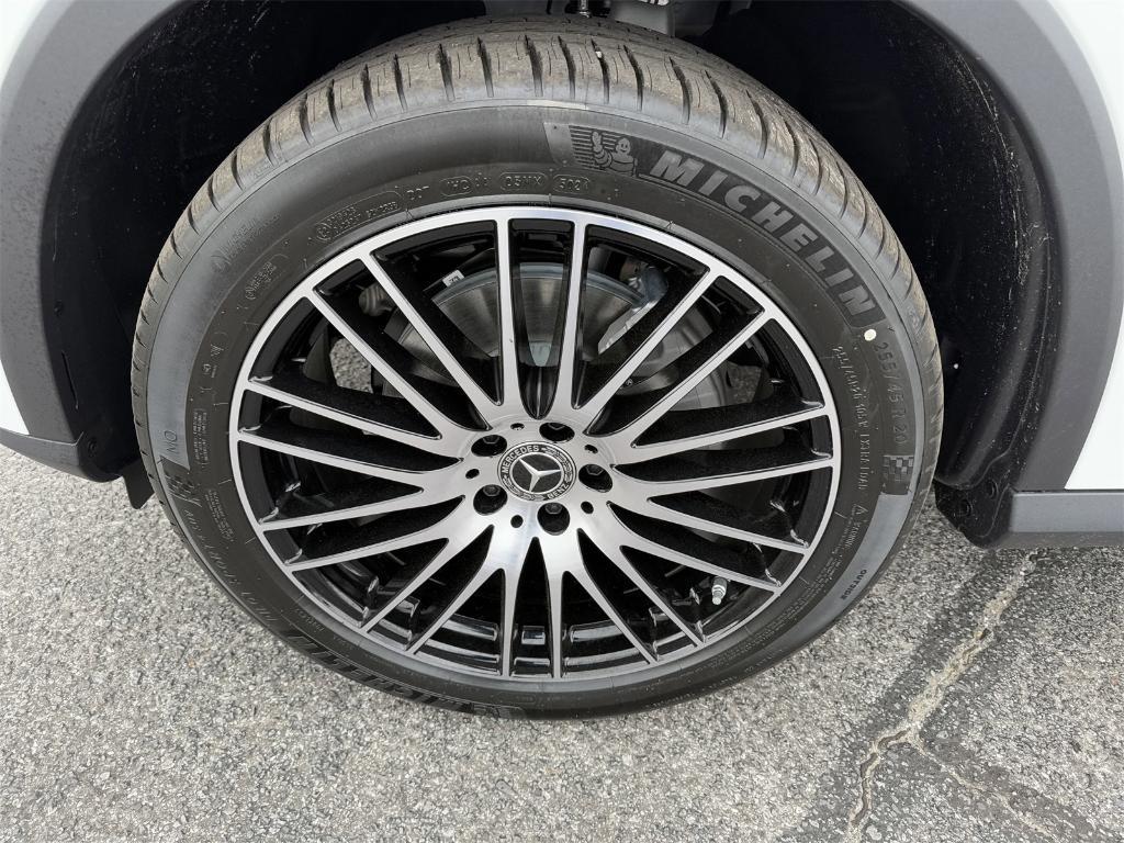 new 2025 Mercedes-Benz GLC 300 car