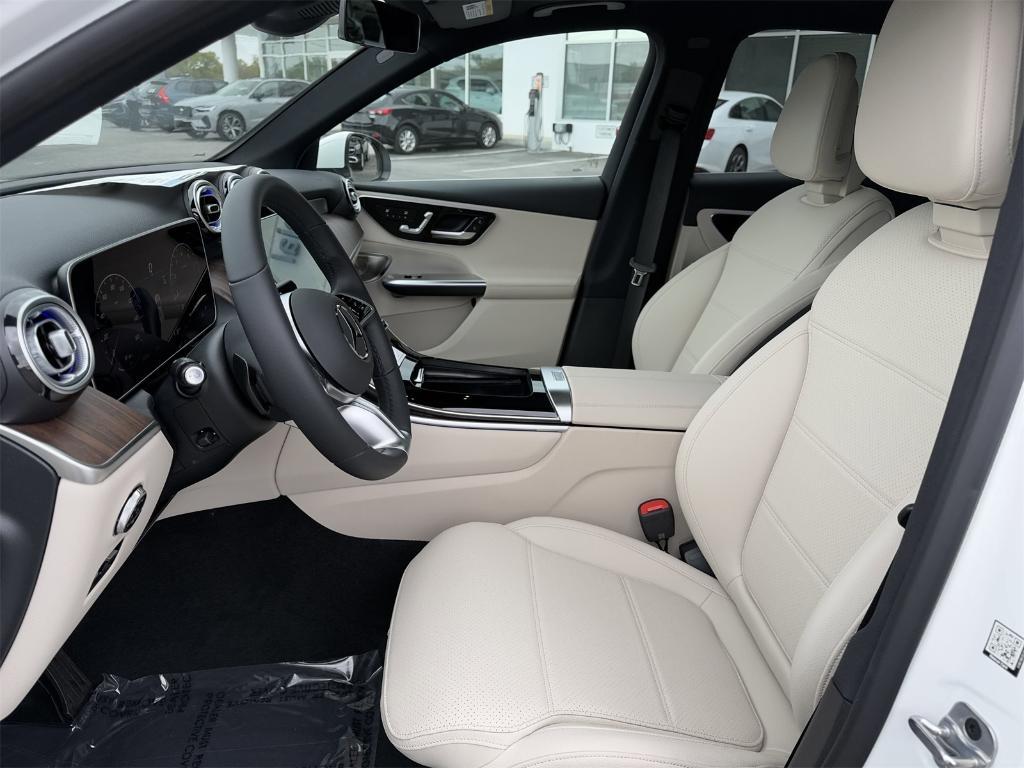 new 2025 Mercedes-Benz GLC 300 car