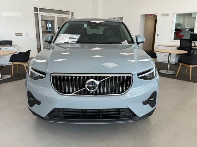 new 2025 Volvo XC40 car