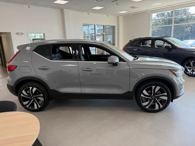 new 2025 Volvo XC40 car