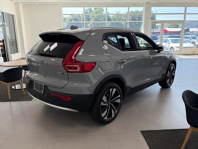 new 2025 Volvo XC40 car