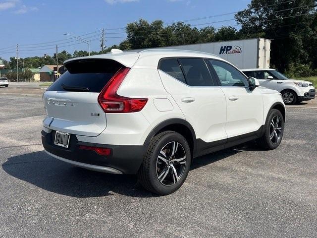 new 2025 Volvo XC40 car