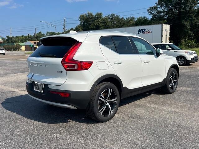 new 2025 Volvo XC40 car