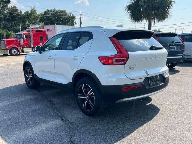 new 2025 Volvo XC40 car