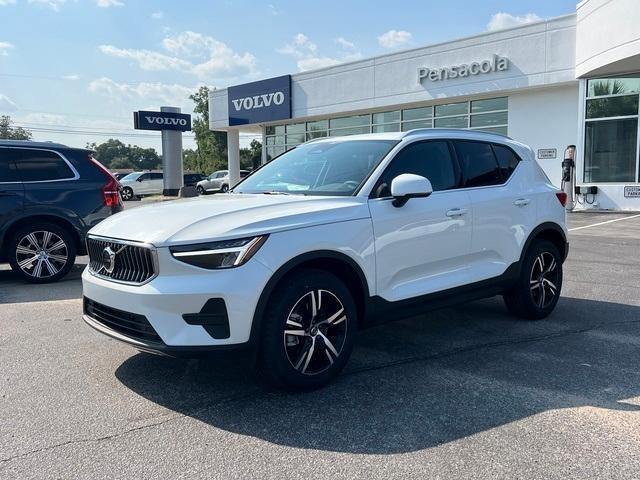 new 2025 Volvo XC40 car