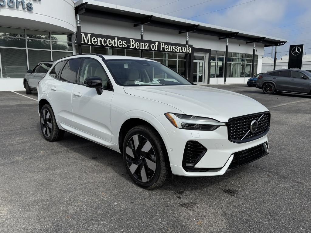 new 2025 Volvo XC60 Plug-In Hybrid car