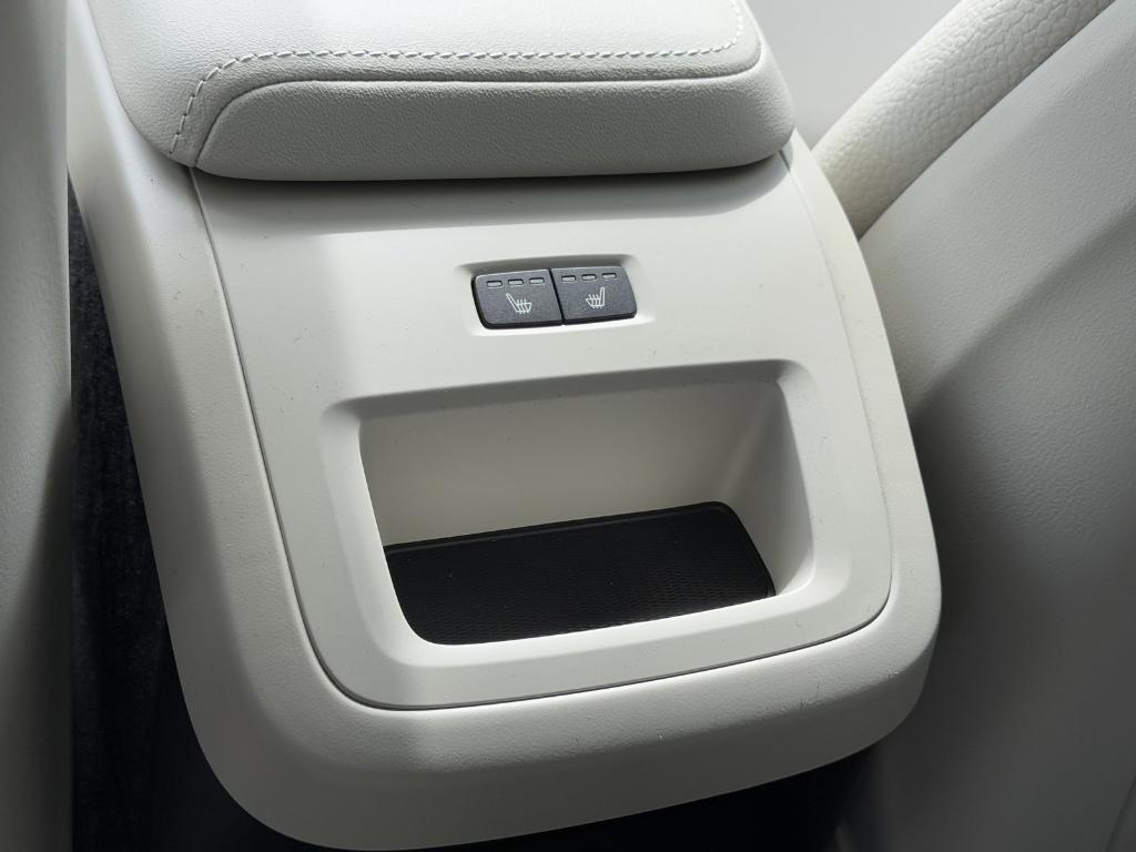 new 2025 Volvo XC60 Plug-In Hybrid car
