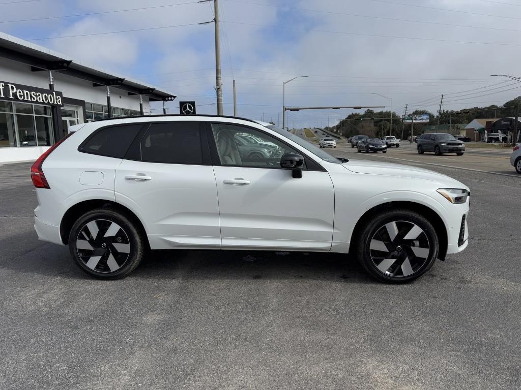 new 2025 Volvo XC60 Plug-In Hybrid car