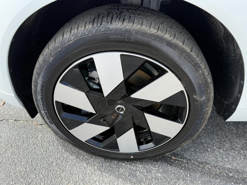 new 2025 Volvo XC60 Plug-In Hybrid car