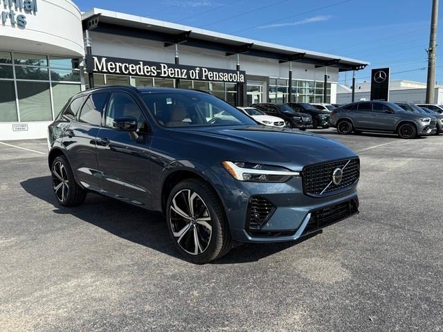 new 2025 Volvo XC60 Plug-In Hybrid car