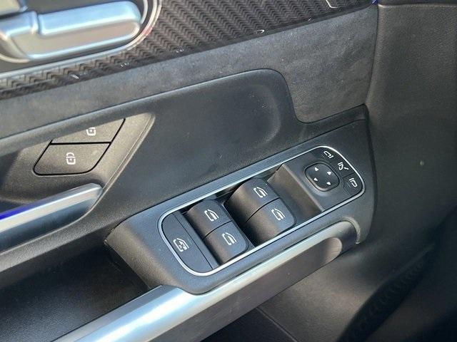 new 2024 Mercedes-Benz GLB 250 car