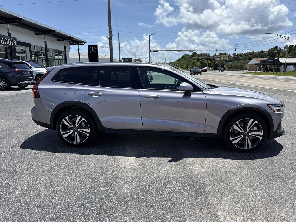 new 2026 Volvo V60 Cross Country car