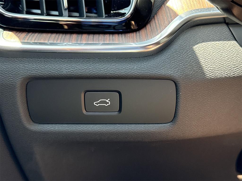 new 2026 Volvo V60 Cross Country car