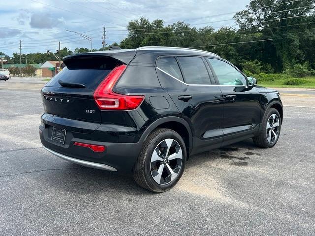 new 2025 Volvo XC40 car