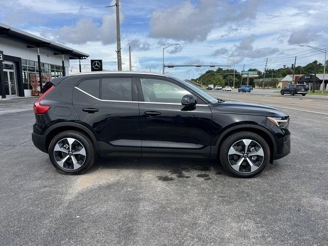 new 2025 Volvo XC40 car