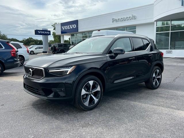 new 2025 Volvo XC40 car