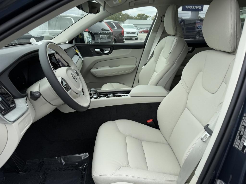 new 2025 Volvo XC60 car
