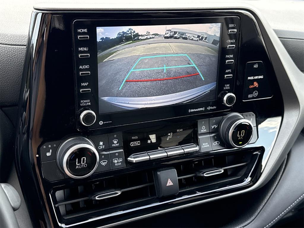 used 2021 Toyota Highlander car, priced at $31,500