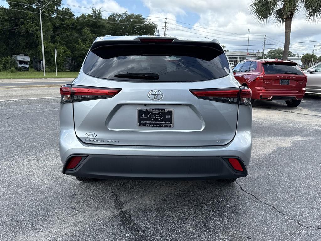 used 2021 Toyota Highlander car, priced at $31,500