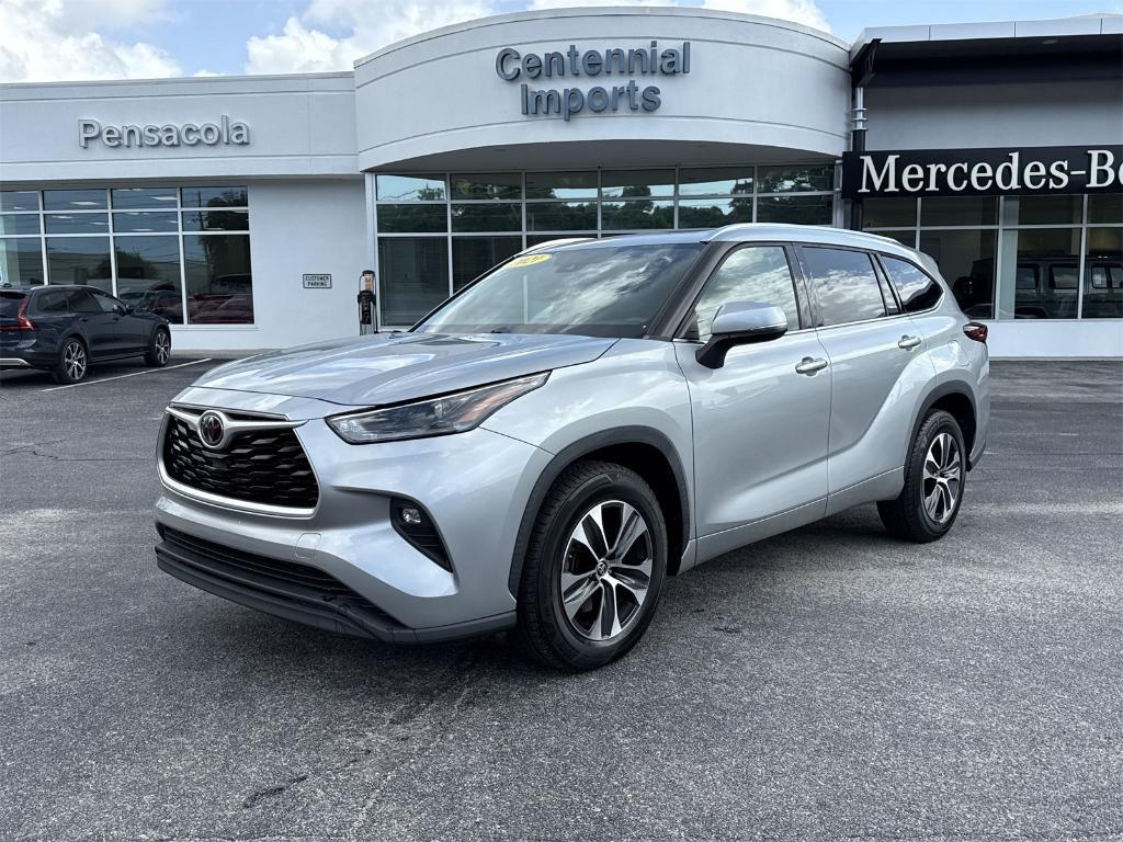 used 2021 Toyota Highlander car, priced at $31,500