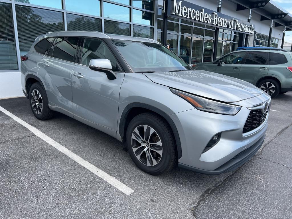 used 2021 Toyota Highlander car, priced at $31,500