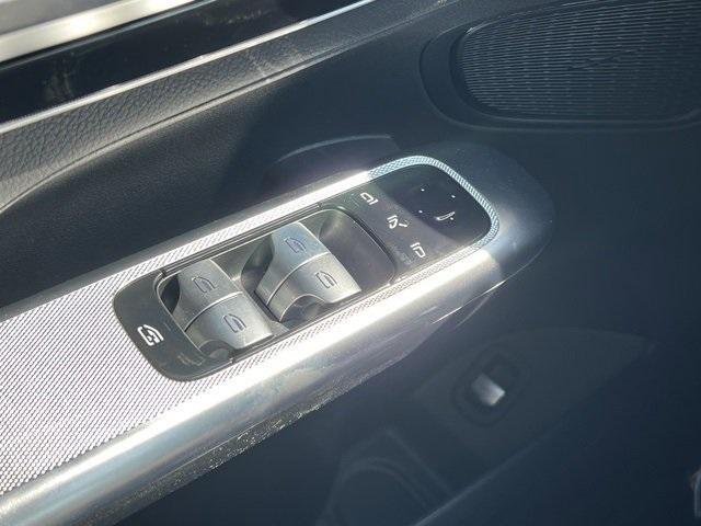 new 2024 Mercedes-Benz GLC 300 car
