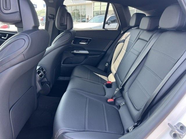 new 2024 Mercedes-Benz GLC 300 car