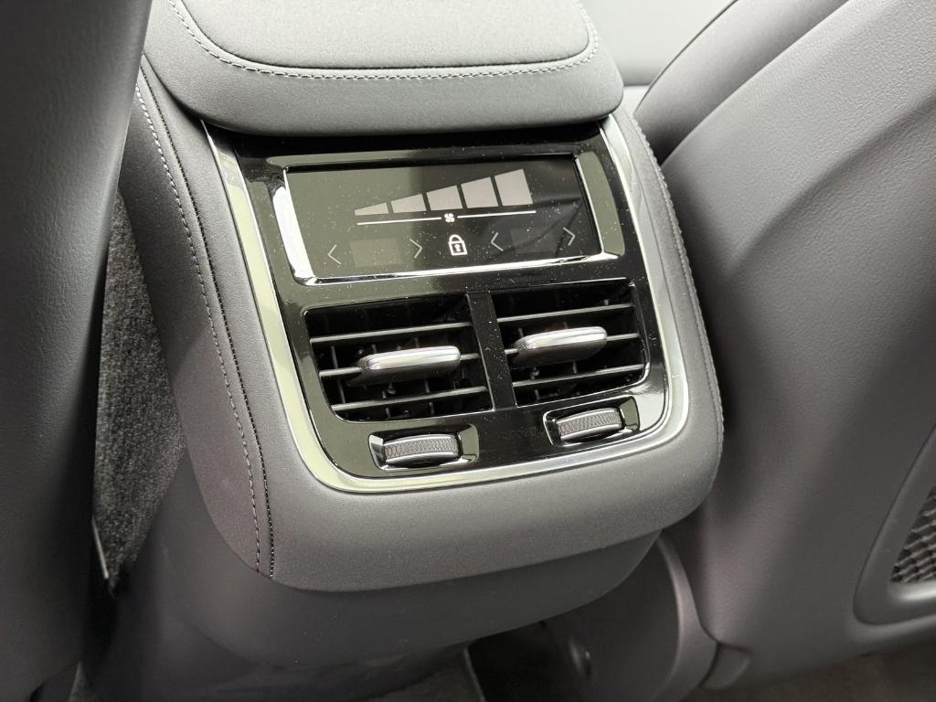 new 2025 Volvo XC90 car