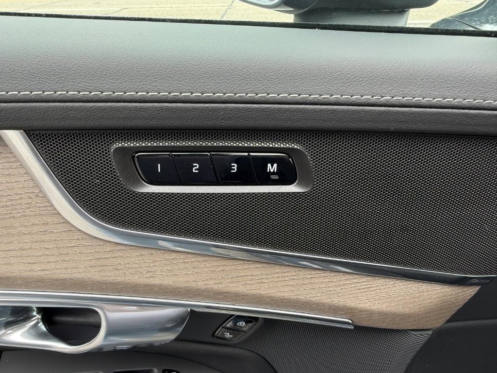 new 2025 Volvo XC90 car