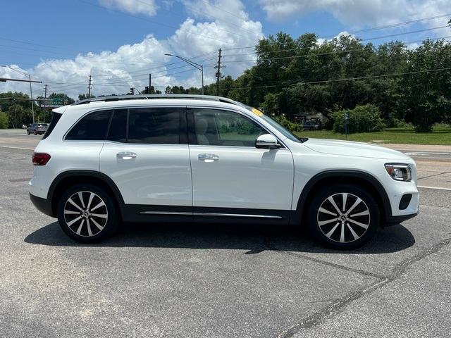 new 2023 Mercedes-Benz GLB 250 car