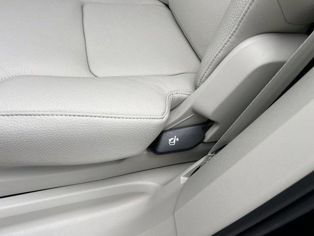 new 2025 Volvo XC90 Plug-In Hybrid car
