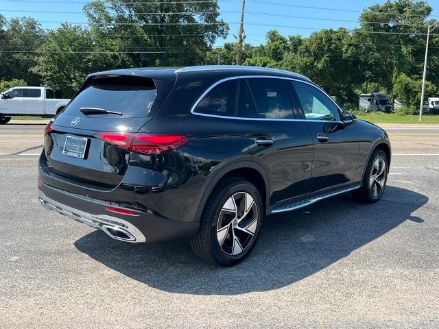 new 2024 Mercedes-Benz GLC 300 car