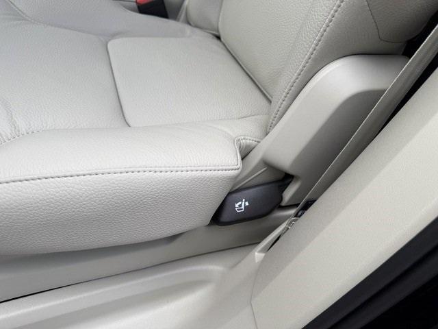 new 2025 Volvo XC90 Plug-In Hybrid car