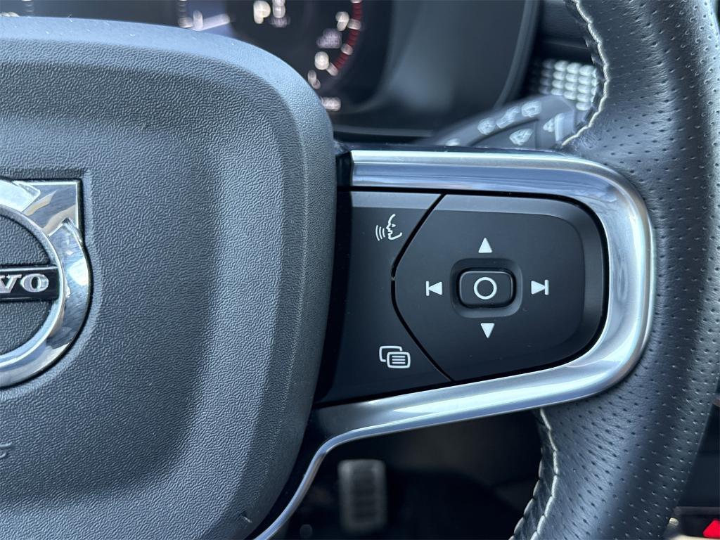 used 2021 Volvo XC40 car, priced at $27,490