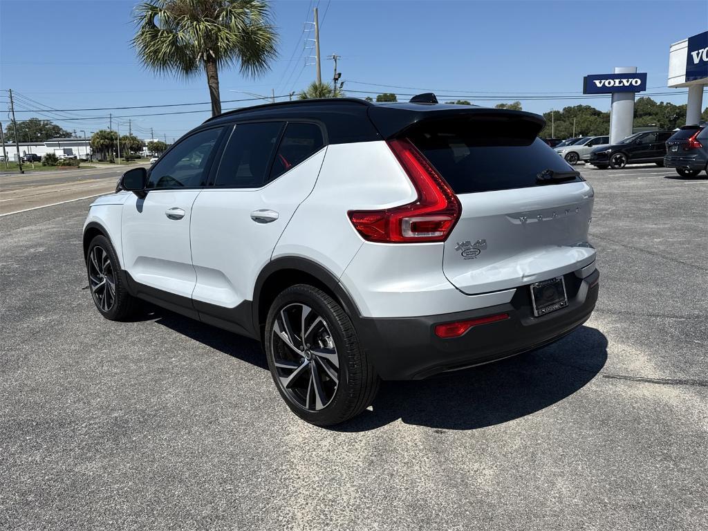 used 2021 Volvo XC40 car, priced at $27,490