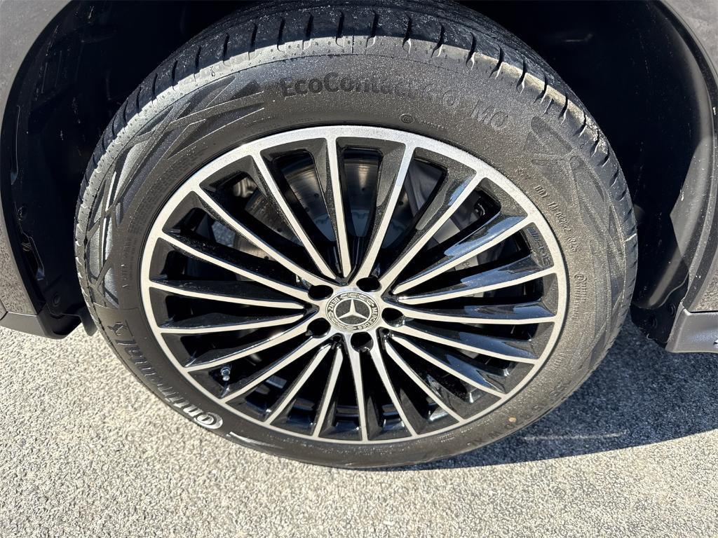 new 2026 Mercedes-Benz GLC 300 car