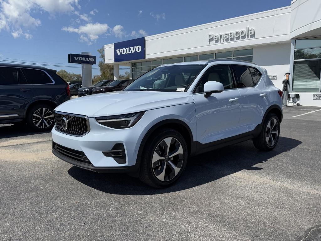 new 2025 Volvo XC40 car