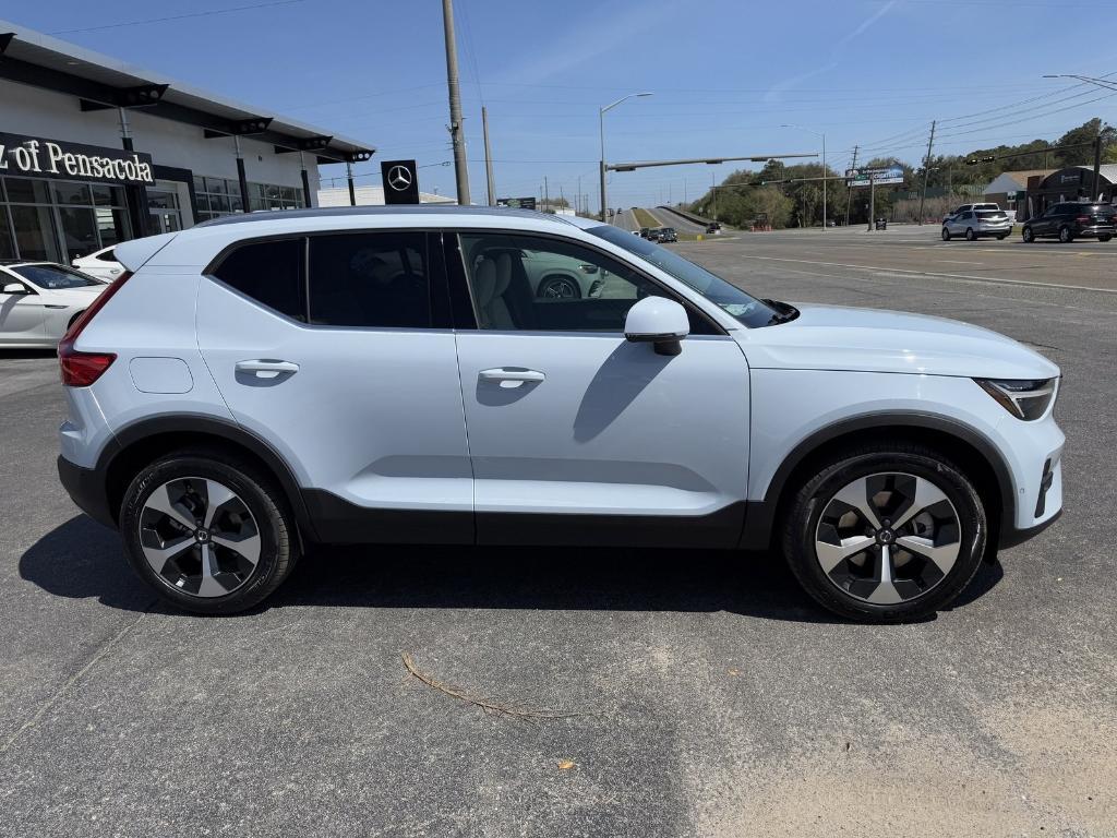 new 2025 Volvo XC40 car