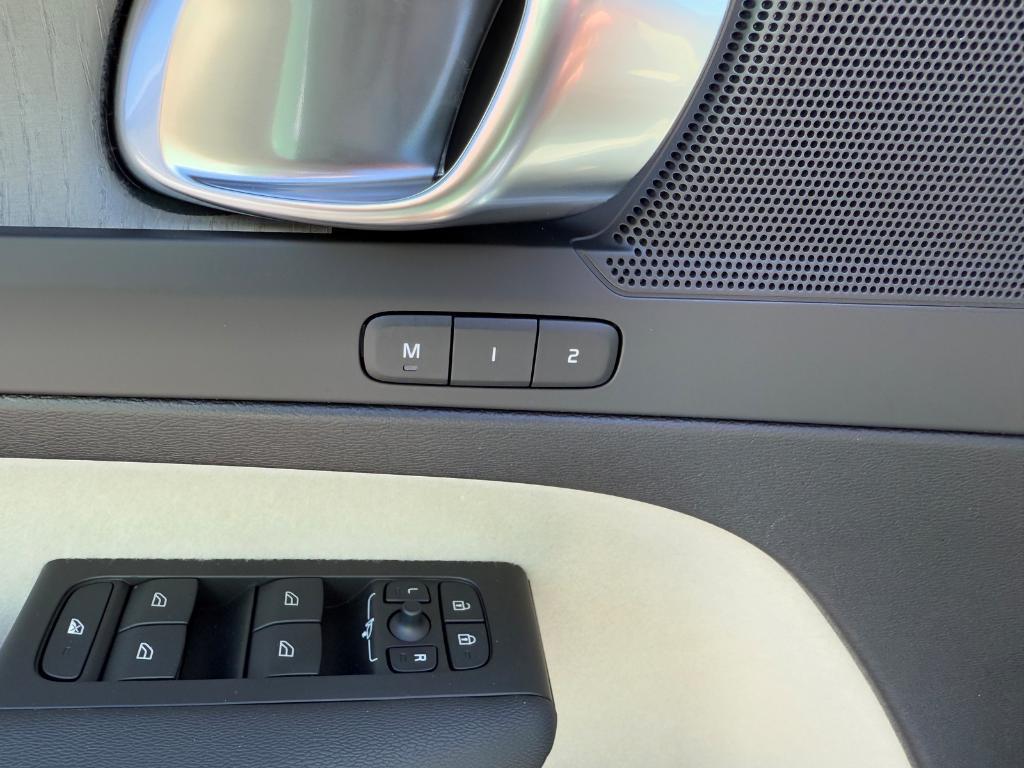 new 2025 Volvo XC40 car