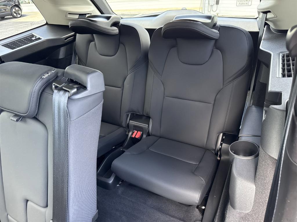 new 2025 Volvo XC90 Plug-In Hybrid car