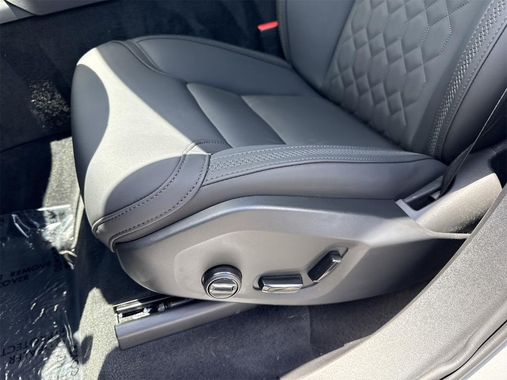 new 2025 Volvo XC90 Plug-In Hybrid car