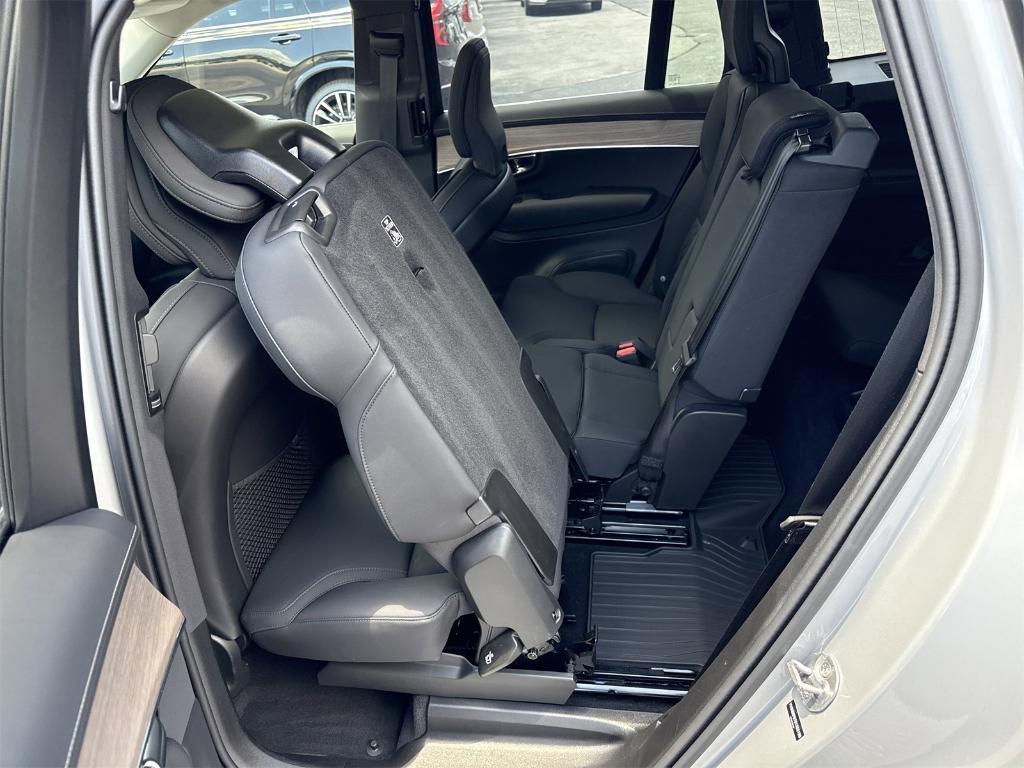 new 2025 Volvo XC90 Plug-In Hybrid car