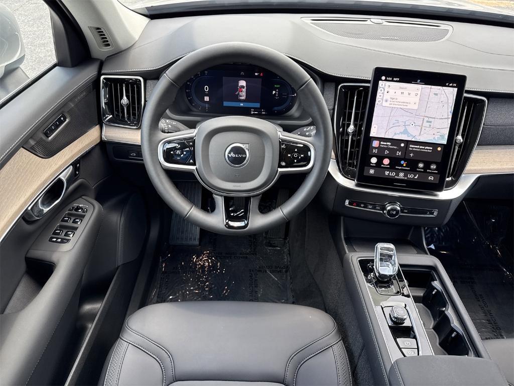 new 2025 Volvo XC90 Plug-In Hybrid car