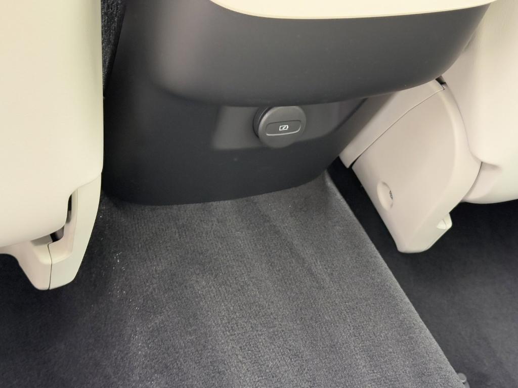 new 2025 Volvo XC60 car
